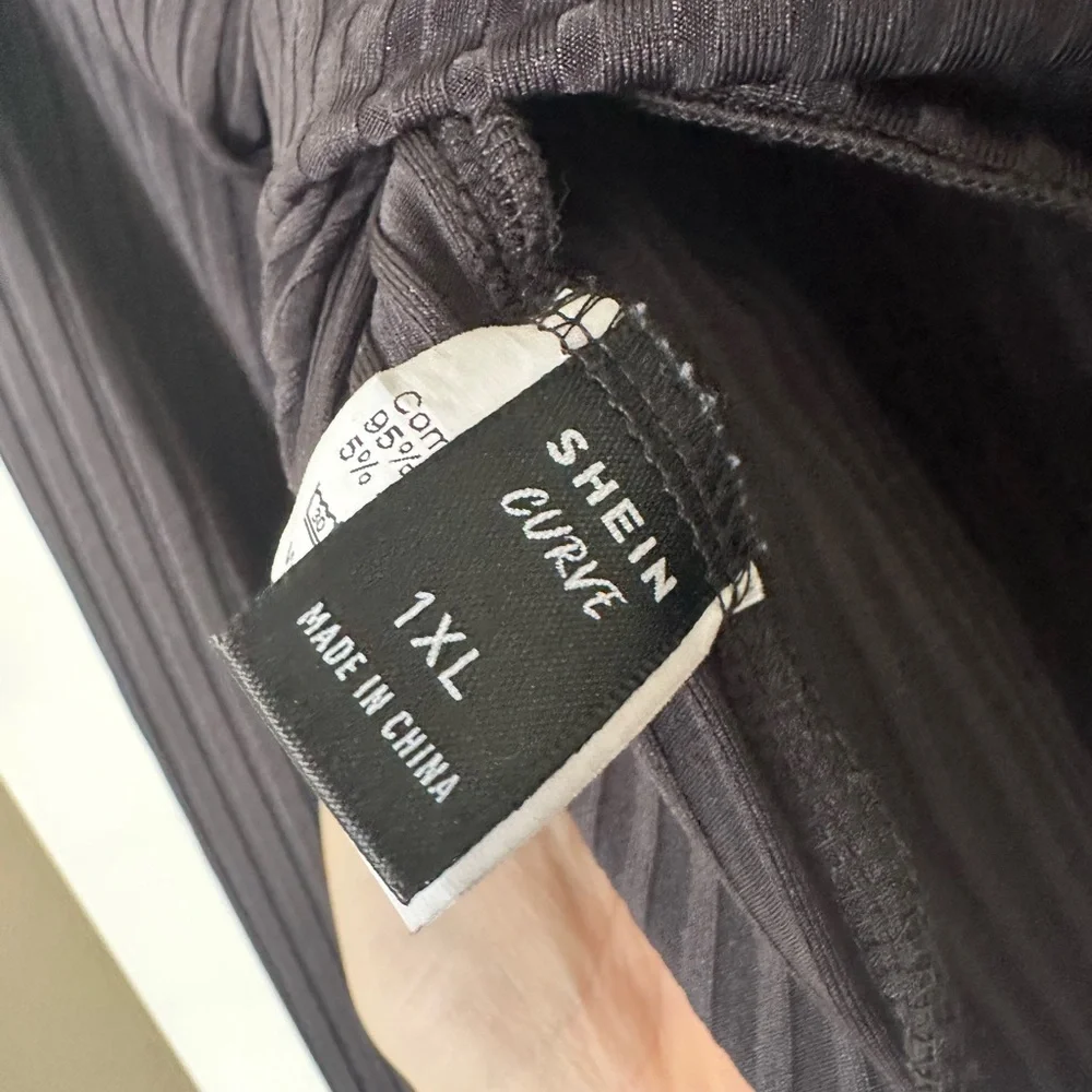 SHEIN Curve Button-up Cropped Cardigan - Size 1 XL - Picture 5 of 5